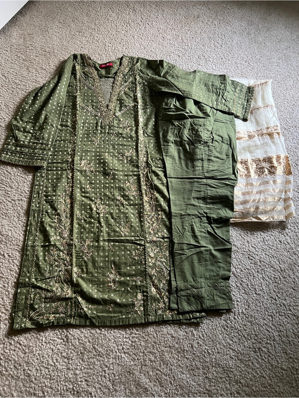 Pakistani Dress - Picture 5 of 5